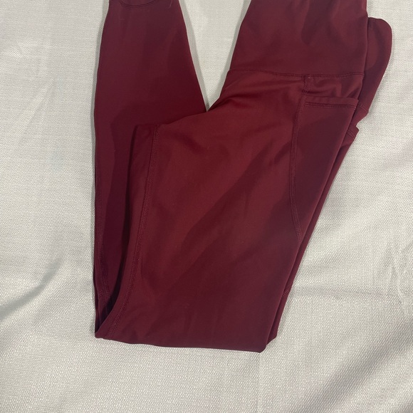Old Navy active wear go-dry Elevate legging, dark red, size xtra small - Picture 3 of 4